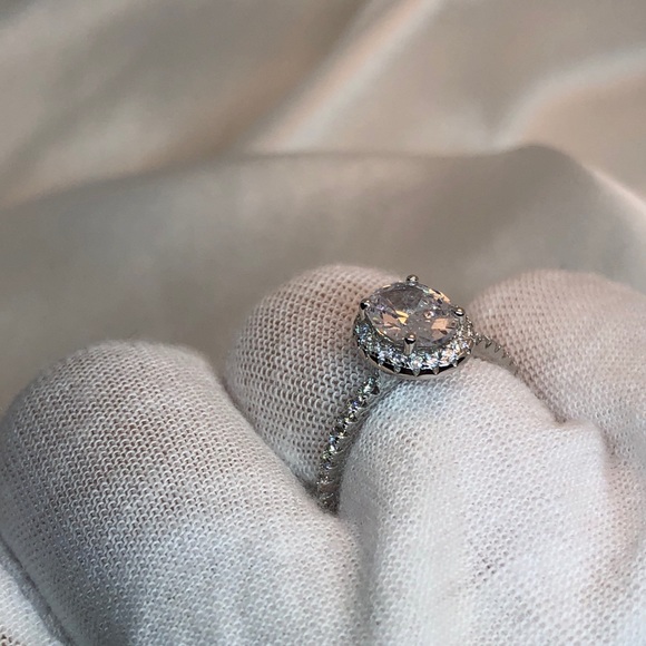 JUST ARRIVED🔥| 925SS Oval Halo CZ Engagement Ring - Picture 3 of 7